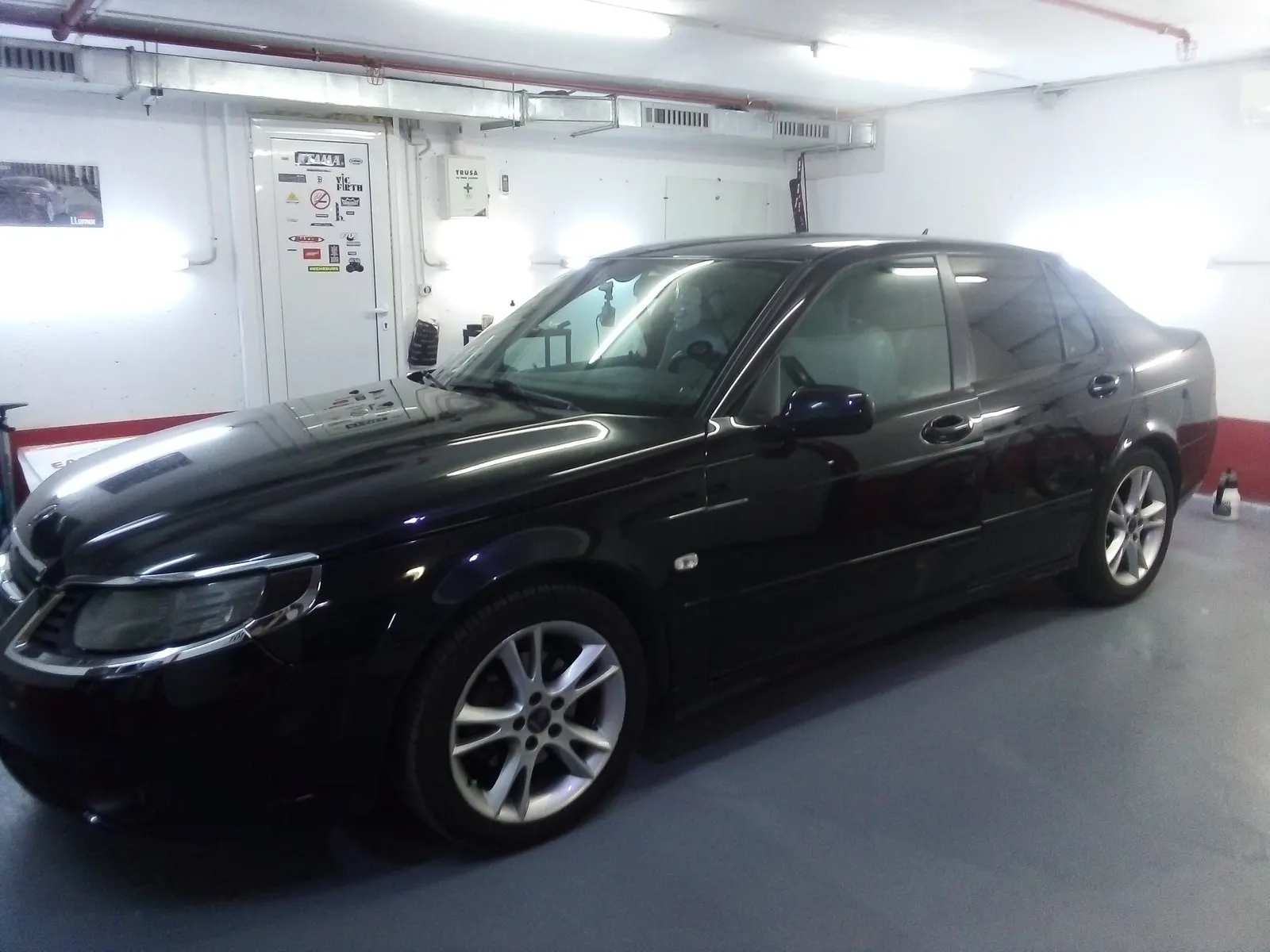Montaj folie auto Saab 9-5 Black Onyx – Tinted Window București